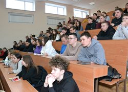 Як протидіяти ворогу: Студентам Уманського НУС розповіли про загрози під час війни та відповідальність перед законом
