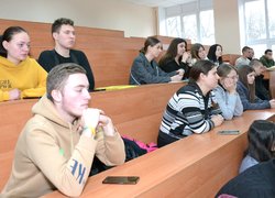 Як протидіяти ворогу: Студентам Уманського НУС розповіли про загрози під час війни та відповідальність перед законом
