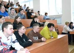 Як протидіяти ворогу: Студентам Уманського НУС розповіли про загрози під час війни та відповідальність перед законом