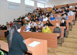 Як протидіяти ворогу: Студентам Уманського НУС розповіли про загрози під час війни та відповідальність перед законом
