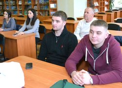 Поезія війни: Студенти та викладачі факультету менеджменту провели літературну зустріч