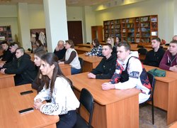 Поезія війни: Студенти та викладачі факультету менеджменту провели літературну зустріч