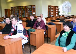 Поезія війни: Студенти та викладачі факультету менеджменту провели літературну зустріч