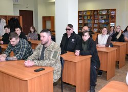 Поезія війни: Студенти та викладачі факультету менеджменту провели літературну зустріч