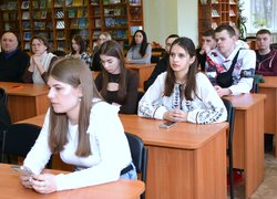 Поезія війни: Студенти та викладачі факультету менеджменту провели літературну зустріч