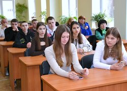 Поезія війни: Студенти та викладачі факультету менеджменту провели літературну зустріч