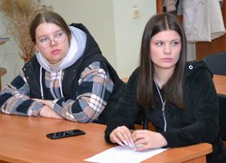 Поезія війни: Студенти та викладачі факультету менеджменту провели літературну зустріч