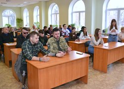 Поезія війни: Студенти та викладачі факультету менеджменту провели літературну зустріч