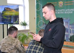 Поезія війни: Студенти та викладачі факультету менеджменту провели літературну зустріч
