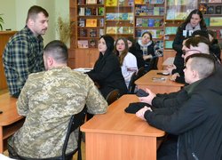 Поезія війни: Студенти та викладачі факультету менеджменту провели літературну зустріч
