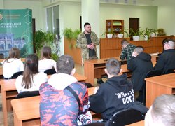 Поезія війни: Студенти та викладачі факультету менеджменту провели літературну зустріч