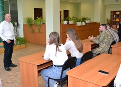 Поезія війни: Студенти та викладачі факультету менеджменту провели літературну зустріч