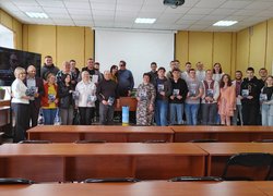 «ДЕСЬ НА ПІДСТУПАХ ДО мОСКВИ»: В Уманському НУ презентували збірку поета і військового Сергія БІДНЯЧУКА