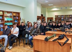 Зустріч студентів Уманського національного університету з представниками штурмової бригади Національної поліції України «Лють»