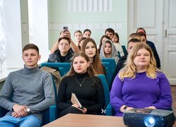 Здобувачі освіти та молоді вчені УНУ долучилися до зустрічі з головою Черкаської ОВА Ігорем Табурцем