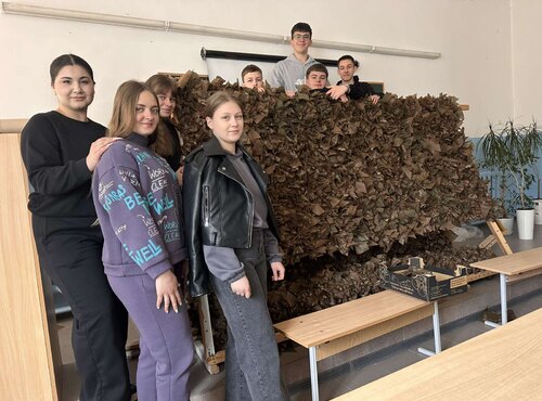 Плетіння маскувальних сіток: спільна ініціатива викладачів та здобувачів вищої освіти УНУ