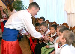 До дитячого притулку завітав Святий Миколай