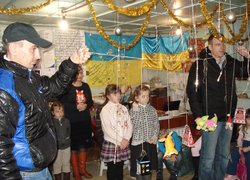 Зроби свято для малечі, якій війна лягла на плечі!