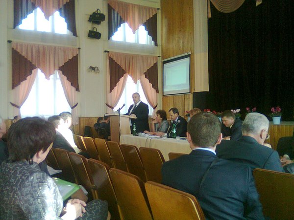 З вітальним словом виступає доктор наук з державного управління, професор, в.о. ректора Національного університету водного господарства та природокористування М.Х.Корецький.